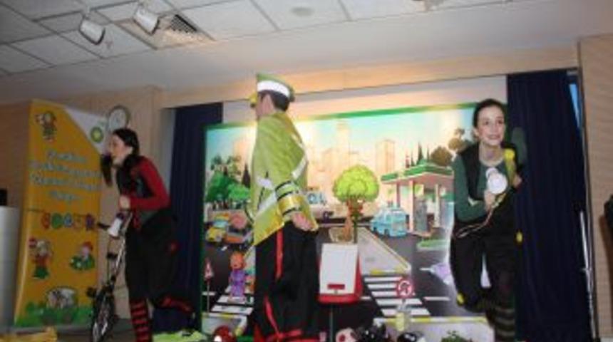 BP Yol G&uuml;venliği &Ccedil;ocuk Tiyatrosu 'Konuşan Trafik' Oyunu Ile İzmir'de