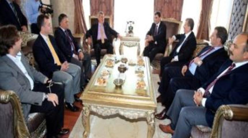 T&uuml;rk Bakan'dan Karaosmanoğlu'na Ziyaret