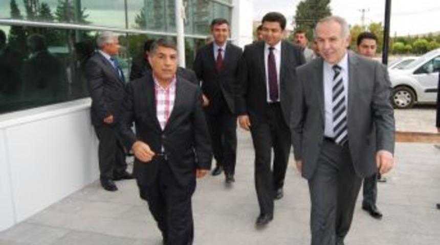 Vali Erdal Ata, Oğuzeli Belediye'sinin Yeni Hizmet Binasını Inceledi