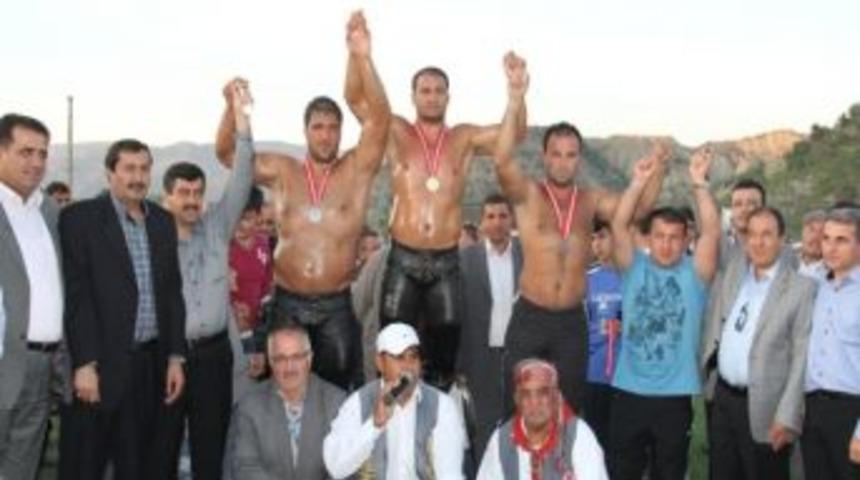 Osmancık Er Meydanı&rsquo;nda Başpehlivan Serbest Oldu