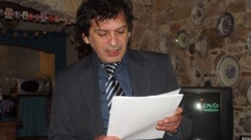 İp, Esad&rsquo;ın R&ouml;portajını Ayvalıklılara Okutmak İ&ccedil;in Kolları Sıvadı