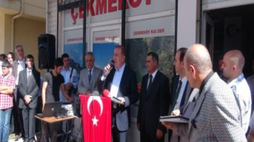 Dernek A&ccedil;ılışı, Siyasi Parti Temsilcilerini Bir Araya Getirdi