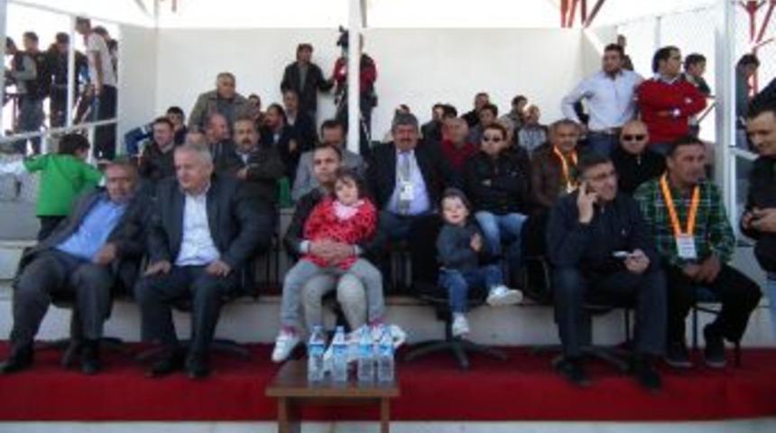 Sarıkamış Esnaf Spor Kalender Spor Karşılaşmasından Mağlup Ayrıldı