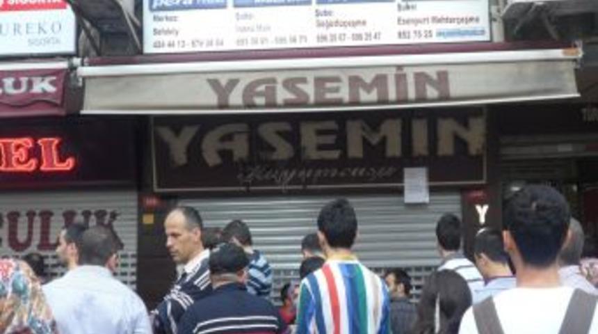 Dolandırıldıkları Kuyumcu D&uuml;kkanının &Ouml;n&uuml;nde Eylem Yaptılar