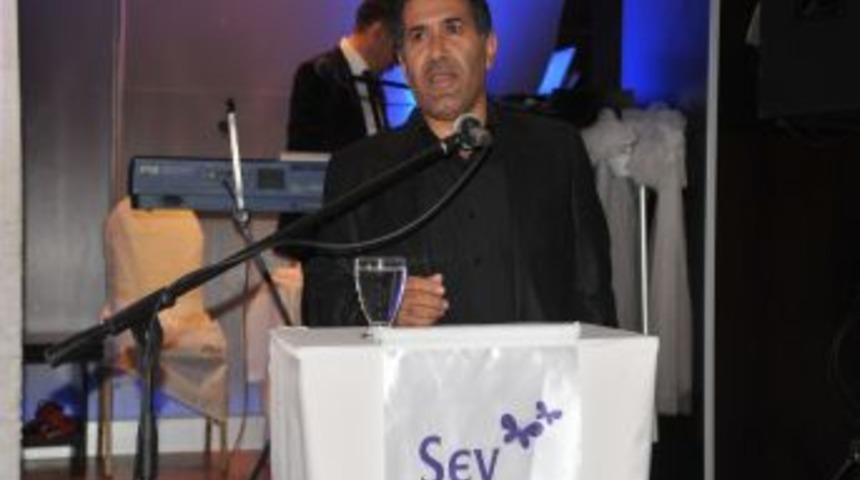 "Kadın G&uuml;nde 24 Bin Kelime Kullanırken Erkek 12 Bin Kelime Kullanıyor"