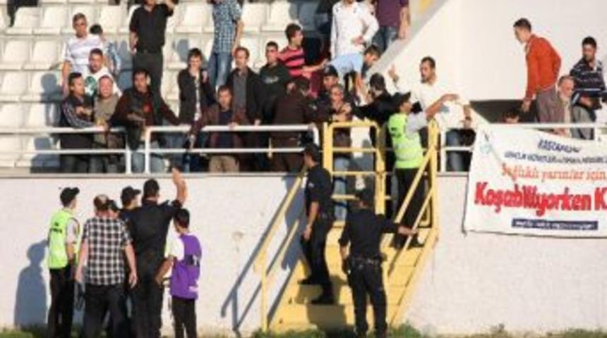 Kastamonuspor Taraftarı Hakeme Saldırdı