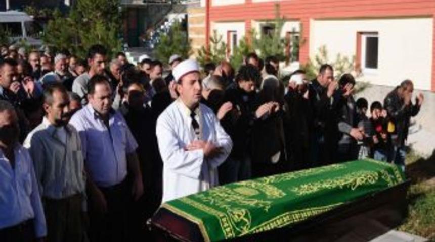 Sivas'taki G&ouml;&ccedil;&uuml;k: Hayatını Kaybeden Iş&ccedil;iler Toprağa Verildi