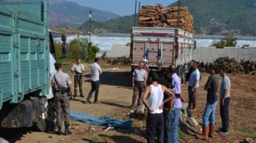 Mersin'de Trafik Kazaları: 2 &Ouml;l&uuml;