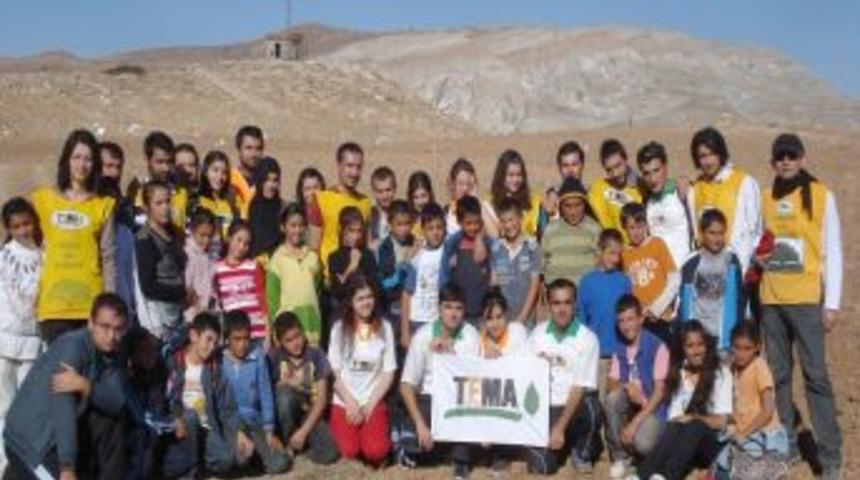 TEMA G&ouml;n&uuml;lleri G&ouml;m&uuml;rgen&rsquo;i Yeşillendirdi