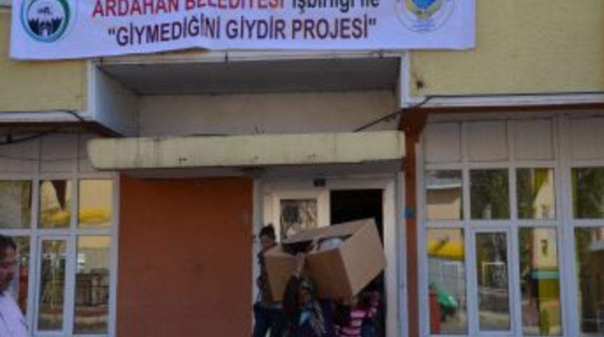 Ardahan&rsquo;da Fakirler &lsquo;Giymediğini Giydir Projesi' Ile Sevindi