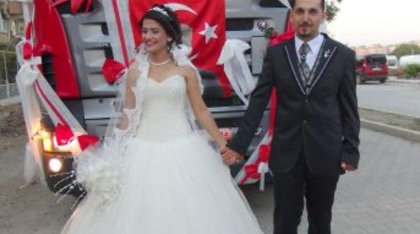 TIR Şof&ouml;r&uuml;n&uuml;n Gelin Arabası Da TIR Oldu