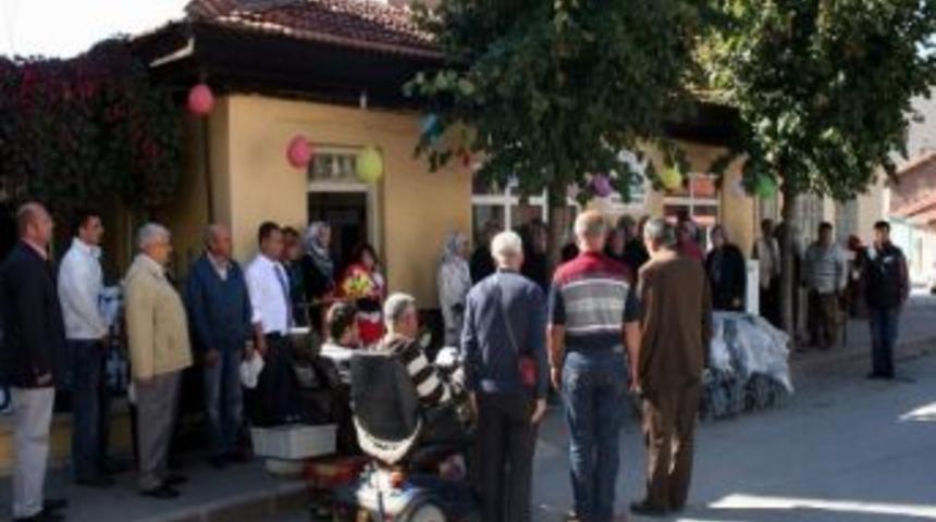 Boz&uuml;y&uuml;k&rsquo;te Tekerlekli Sandalye Dağıtım T&ouml;reni