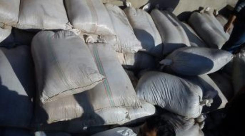 Y&uuml;ksekova'a 62 Ton G&uuml;mr&uuml;k Ka&ccedil;ağı &Ccedil;ay Ele Ge&ccedil;irildi