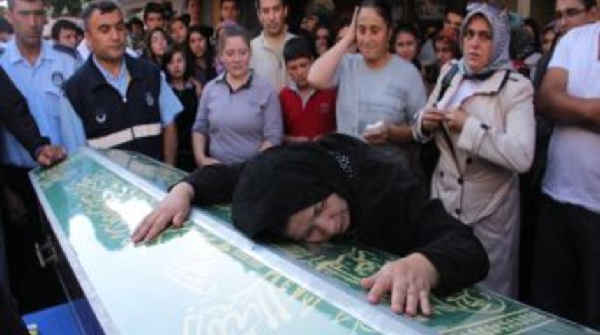Kalp Krizi Sonucu &Ouml;ld&uuml;ğ&uuml; Iddia Edilen Liseli Son Yolculuğuna Uğurlandı