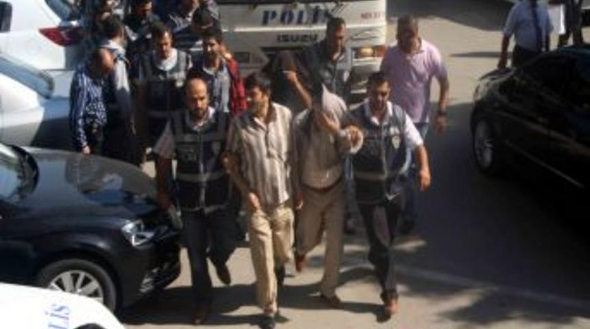 Ka&ccedil;ak I&ccedil;ki Operasyonunda G&ouml;zaltına Alınan 16 Kişi Adliyeye Sevk Edildi