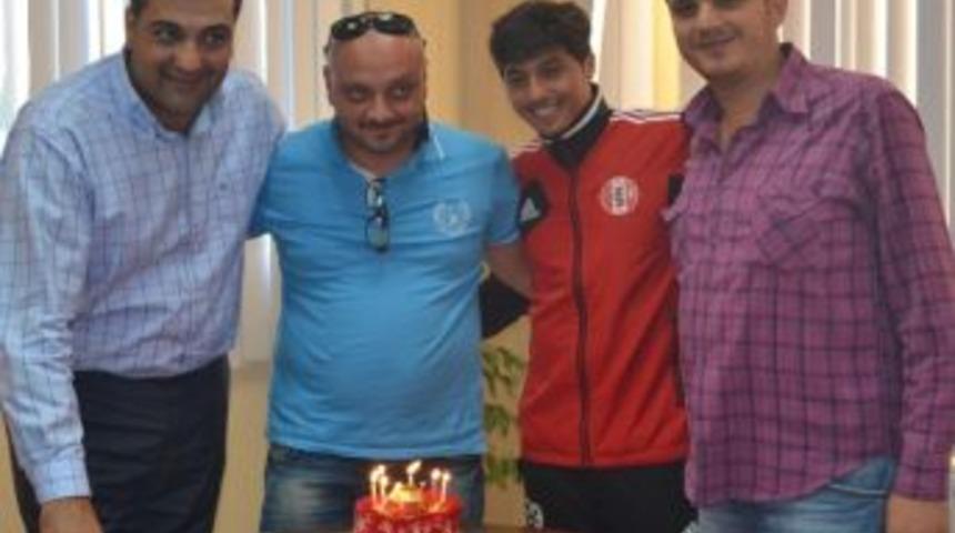 Turgutlu Yerel Basınının Ve İhlas Haber Ajansı&rsquo;nın Deneyimli Muhabiri İlker Uyar&rsquo;a S&uuml;rpriz Doğum G&uuml;n&uuml;