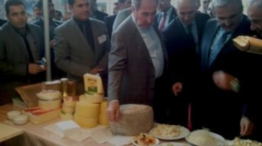 Bakan G&uuml;nay Iğdır Standını Ziyaret Etti