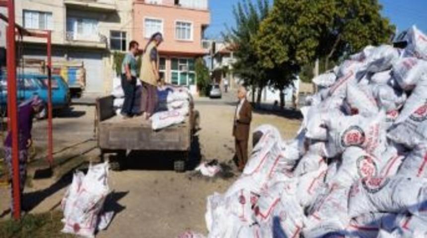 Sarıg&ouml;l&rsquo;de Bin 200 Aileye K&ouml;m&uuml;r Dağıtımı