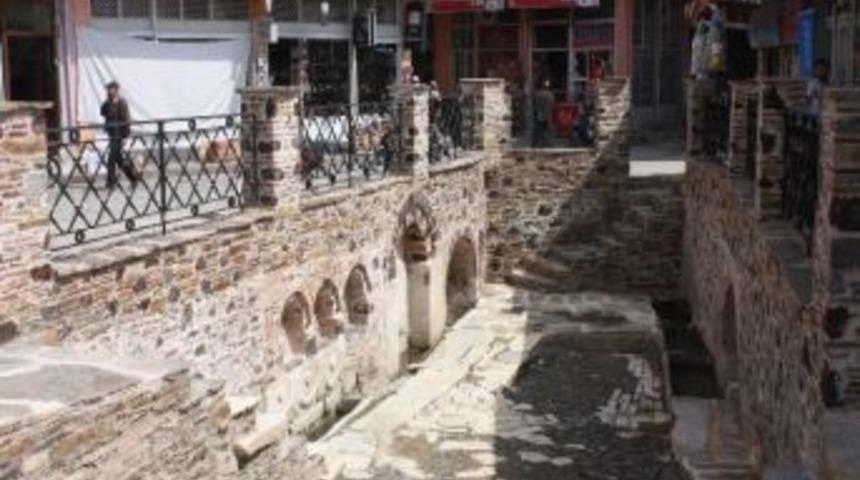 Kula Belediyesine Tarihi Kentler Birliği'nden &Ouml;d&uuml;l