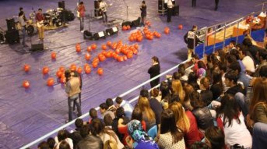 KA&Uuml;&rsquo;de &Ouml;ğrenciler Konserde Kaynaştı