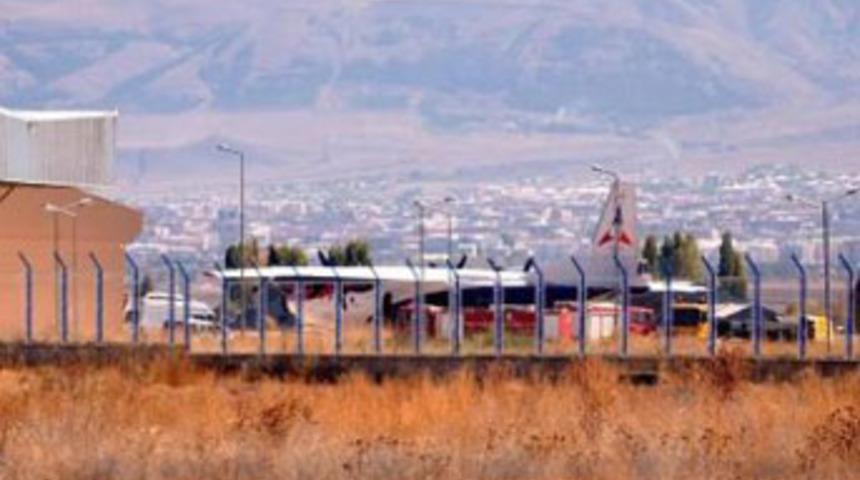 Ermenistan u&ccedil;ağı Erzurum'a indirildi
