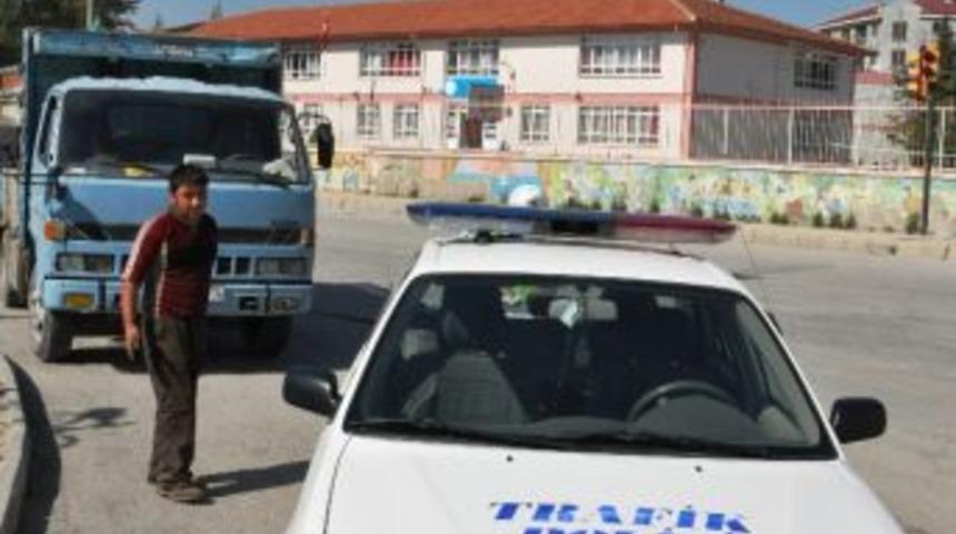 16 Yaşındaki Ehliyetsiz S&uuml;r&uuml;c&uuml; Polise Yakalandı