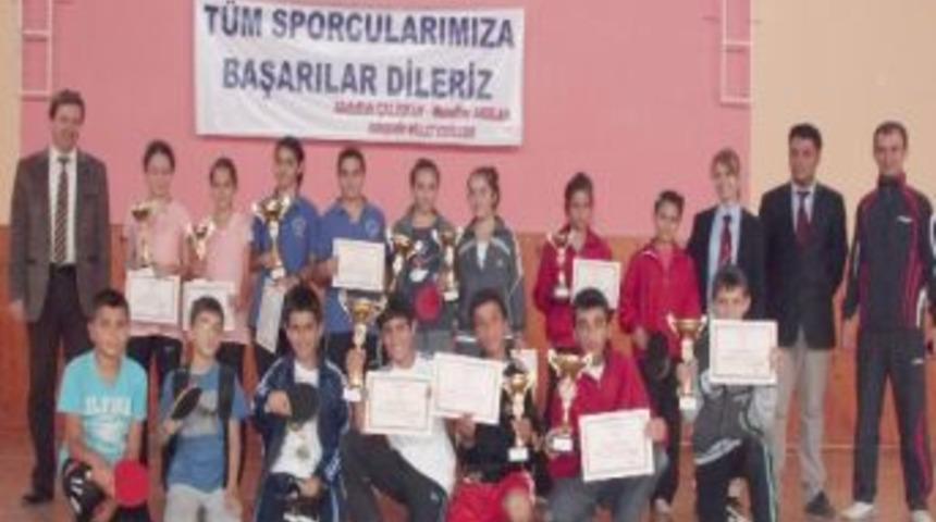 Cumhuriyet Kupası Masa Tenisi Turnuvası Tamamlandı