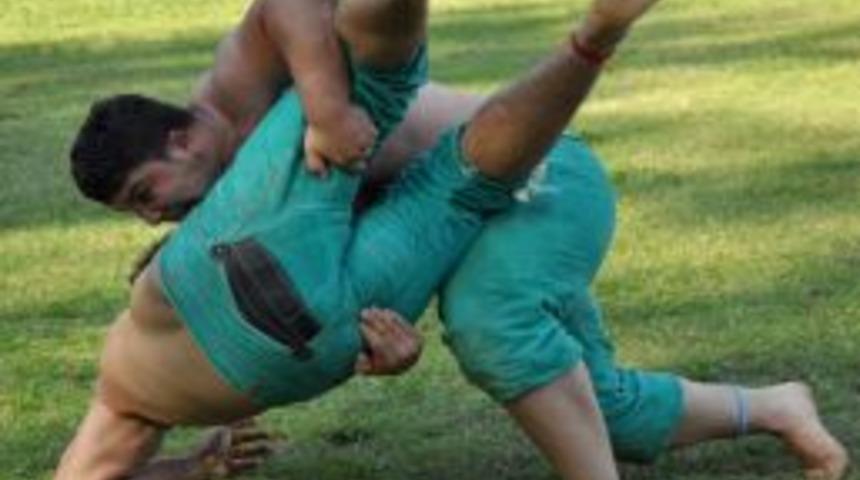 Y&uuml;reğirliler, Karakucak Festivali Ile G&uuml;reşlere Doydu