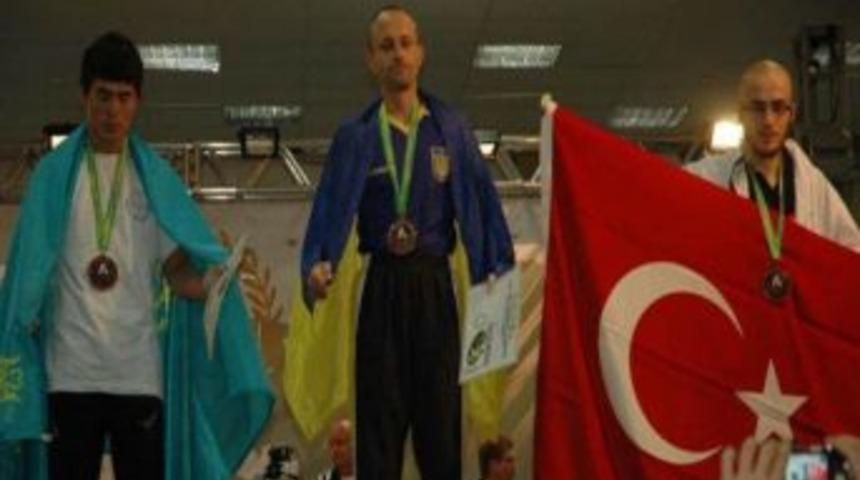 D&uuml;nya Bilek Şampiyonası&rsquo;nda İki Madalya