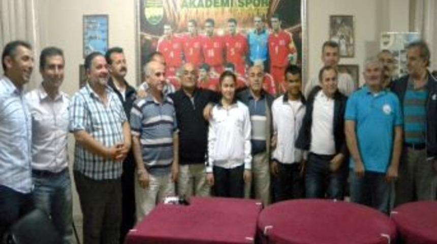 Halter Şampiyonları Spor-der&rsquo;i Ziyaret Etti