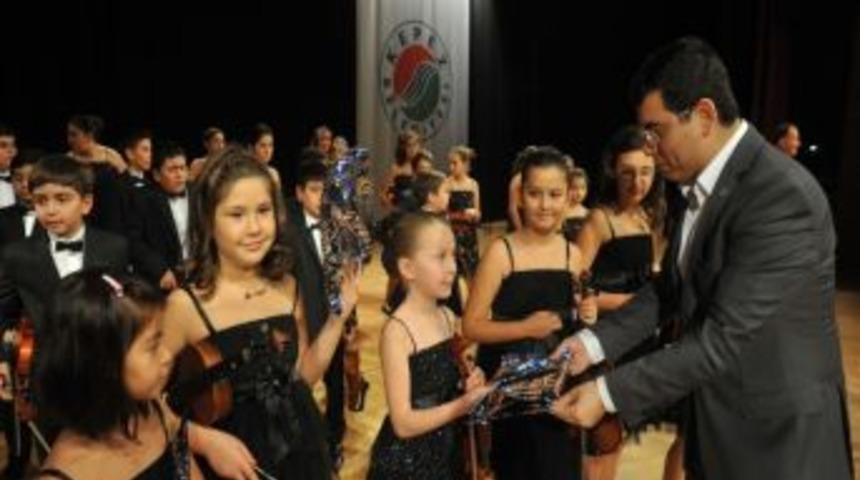 &Ccedil;ocuk Senfoni Orkestrası B&uuml;y&uuml;k Beğeni Topladı