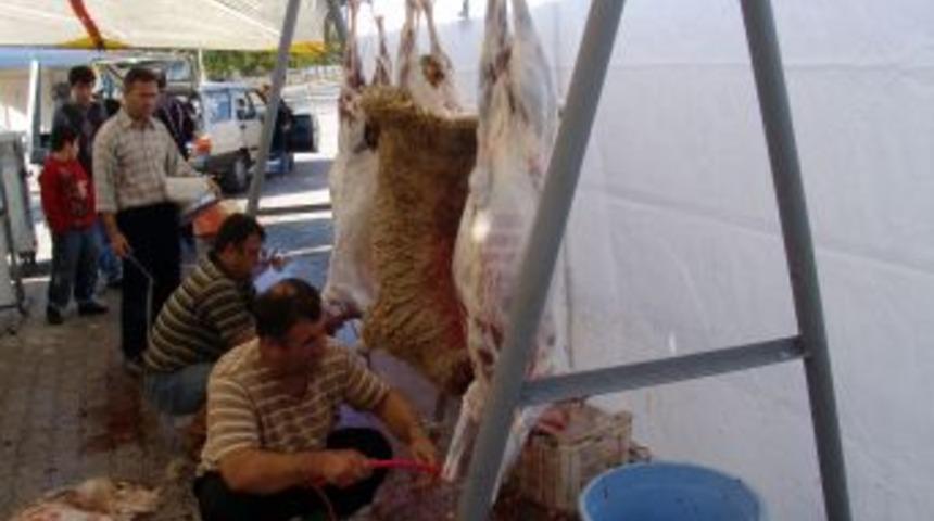 Fethiye'de Kurban Kesim &Uuml;cretleri 25 TL Ile 100 TL Arasında Olacak
