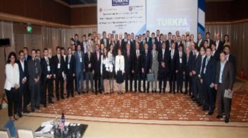 Karaosmanoğlu T&uuml;rkpa'da Gen&ccedil;lere Seslendi