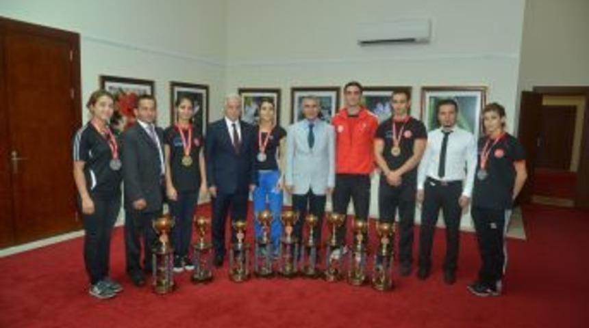 Fitnes&ccedil;ilerden Aldırmaz'a ziyaret