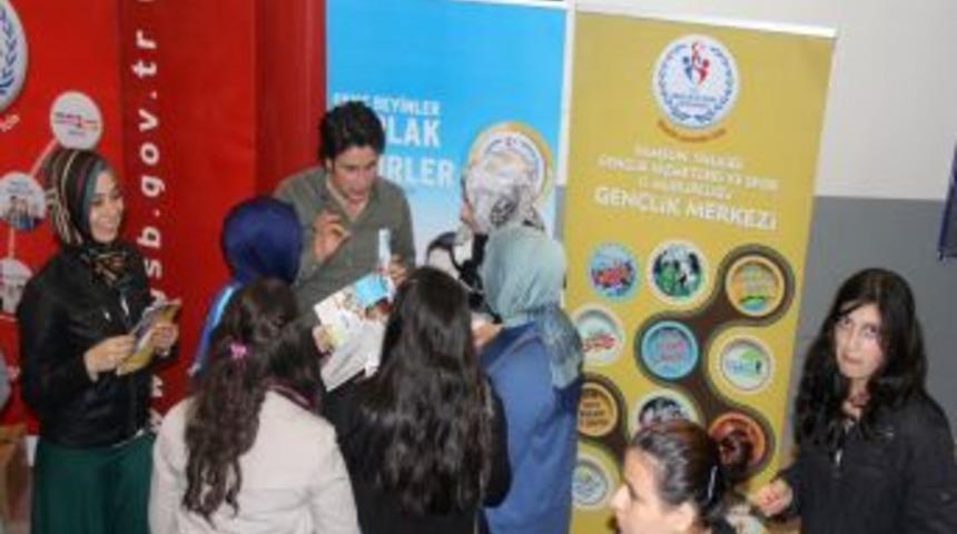 Gen&ccedil;lik Merkezi, OM&Uuml;&rsquo;de Stant A&ccedil;tı