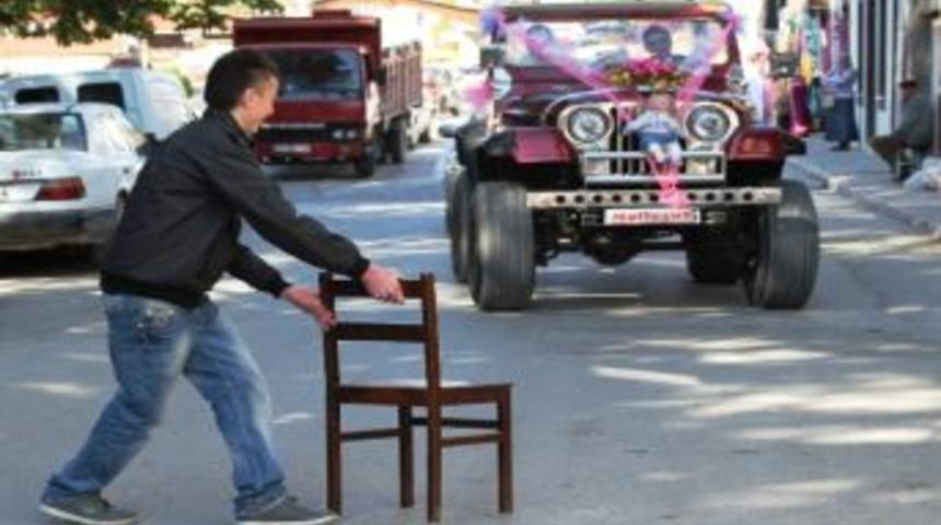 Gelin Arabası Yapılan Jeep İlgi Odağı Oldu