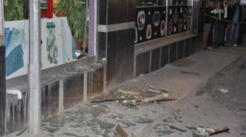 Ş&uuml;pheli &Ccedil;anta Polisi Alarma Ge&ccedil;irdi
