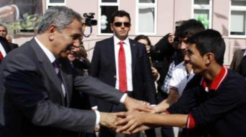 Arın&ccedil;: Hayırseverler A&ccedil;ısından En Iyi Yatırım Eğitim