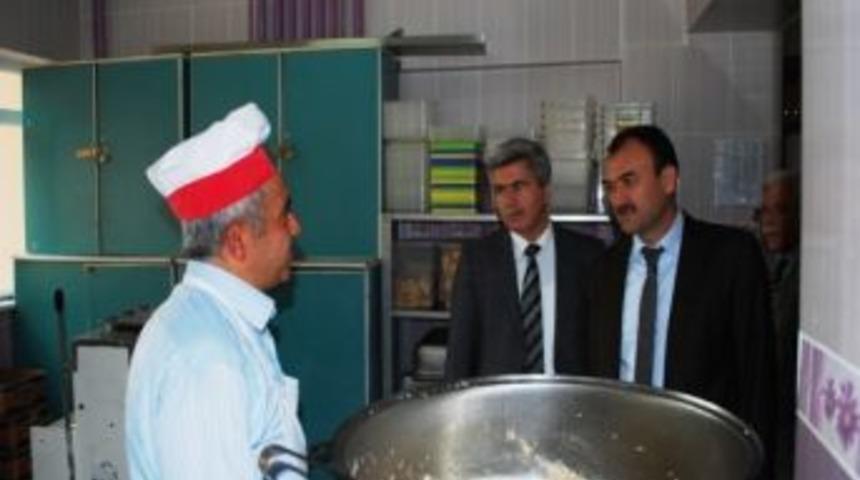 Yılmaz, Okullarda İncelemelerde Bulundu