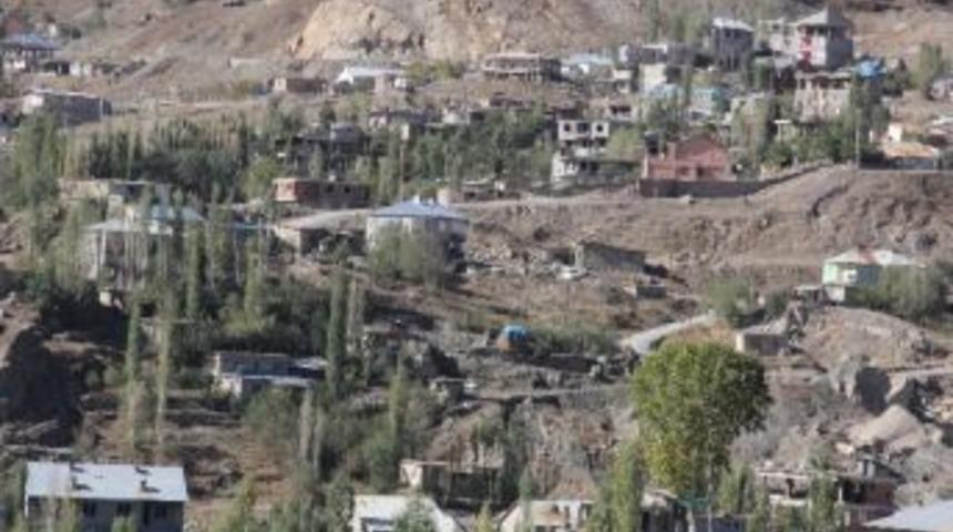 Bağlar Ve Ber&ccedil;elan Mahallesi Sakinleri Yol İstiyor