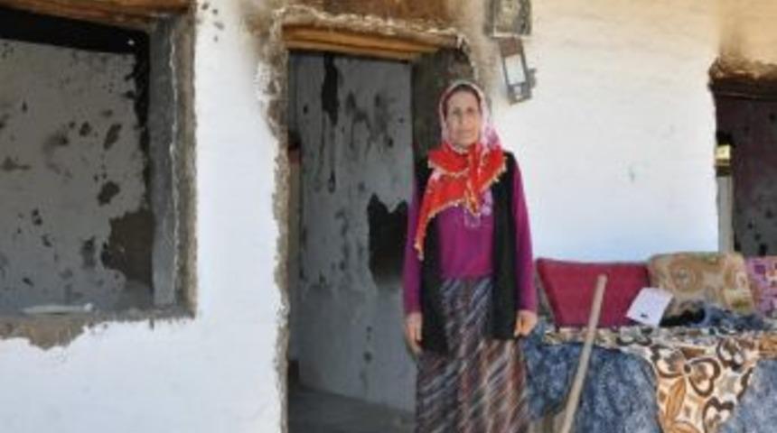Yanan Evi İ&ccedil;in Devletten Yardım Bekliyor