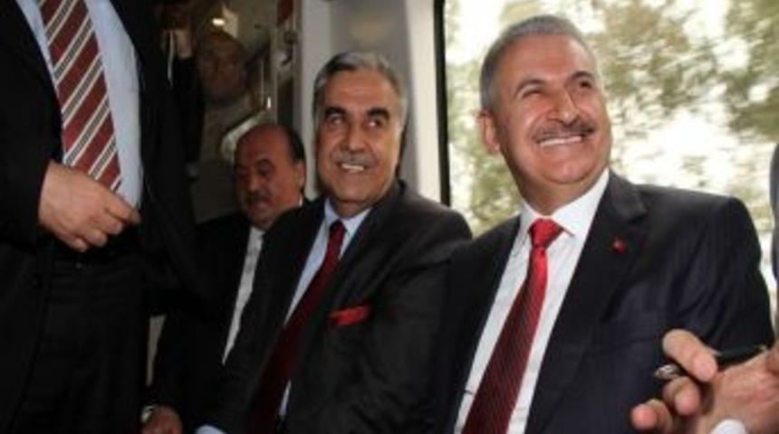 AK Parti İl Başkanı Akay, İzmirliler Adına Bakan Yıldırım&rsquo;a Teşekk&uuml;r Etti