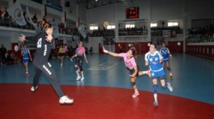 Paşa&rsquo;nın Melekler&rsquo;i Hentbol Ş&ouml;leni Yaşatıyor