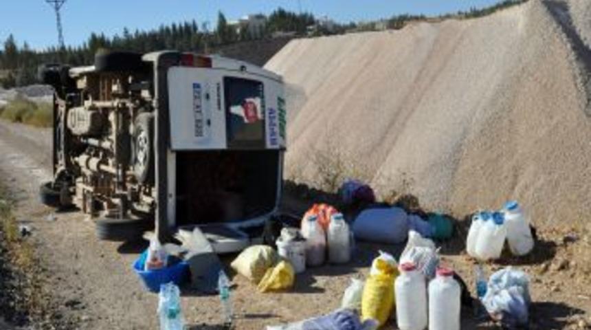 Bayram Alışverişine Giden K&ouml;yl&uuml;lerin Bulunduğu Minib&uuml;s Devrildi: 11 Yaralı