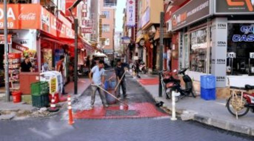 Kafeler Caddesi Renkleniyor