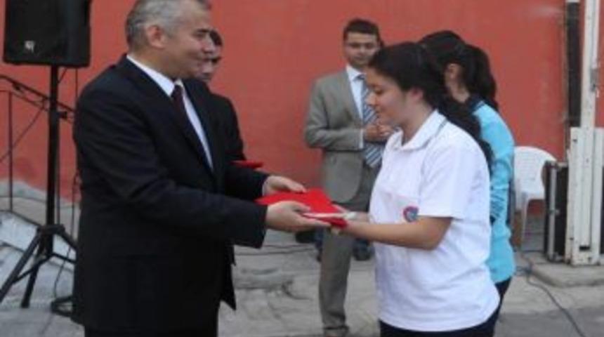 Denizli Belediyesi&rsquo;nden 30 Bin Bayrak