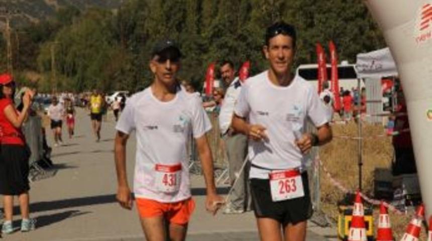 Engelleri Kaldırmak İ&ccedil;in Koşuyorlar