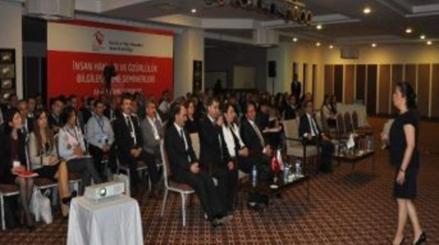 Sandıklı'da İnsan Hakları Ve &Ouml;z&uuml;rl&uuml; Bilgilendirme Semineri