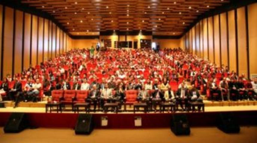 C&uuml;&rsquo;de Doğu T&uuml;rkistan Konuşuldu