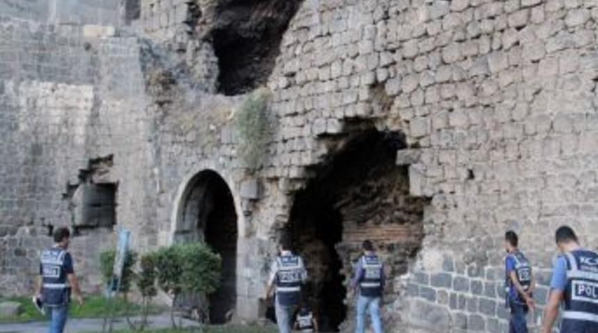 Diyarbakır Polisi, Halkın Huzuru I&ccedil;in Dev Sokak Uygulaması Yaptı